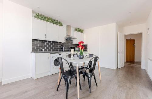 Canbury Apartment | Vertigo Boutique Sleeps 4 London