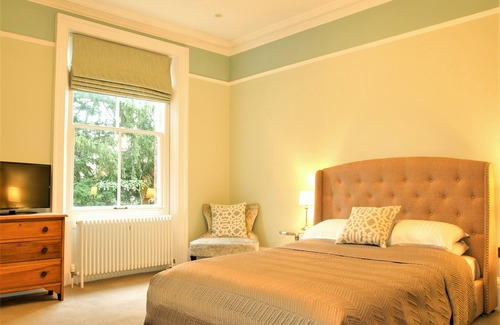 St Albans Hotel | Verulam or Sopwell (Standard En-suite King Room)