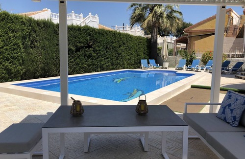 Los Alcazares House | Very beautiful villa with swimming pool and terraces, located 500m from the beach (8 people)