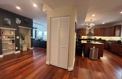 West Falls Church House | Very big house 15 mins to DC, 25 Dulles Airport 10 bedrooms/6 baths