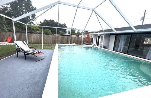 Sarasota Springs Villa | Very bright 3-bedroom pool villa, close to siesta Key beach