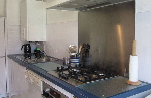 Poulgoazec Apartment | Very bright apartment 50 m from the beach, facing the port of Audierne - Wi-fi