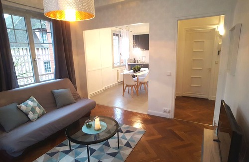 Joigny Apartment | Very bright apartment in the historic center of joigny
