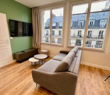 Quartier du Mail Apartment | Very bright newly renovated apt with AC