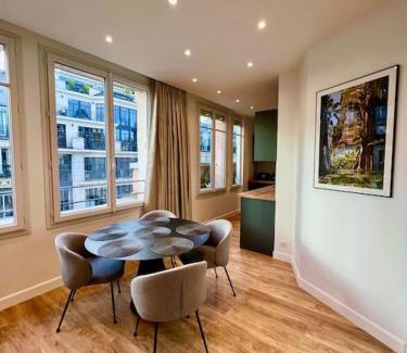 Quartier du Mail Apartment | Very bright newly renovated apt with AC