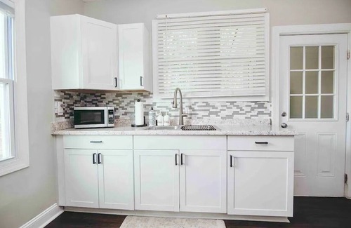 Fieldale House | Very Clean, Modern Cottage with Hot Tub!