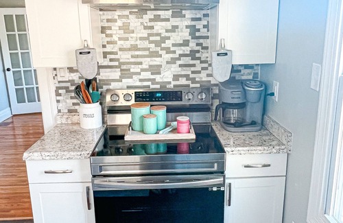 Fieldale House | Very Clean, Modern Cottage with Hot Tub!