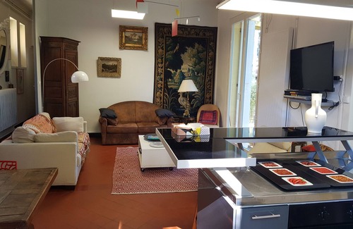 Oullins House | Very close to Lyon in the greenery with the lamas !