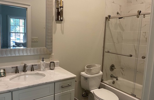 Oxford House | VERY CLOSE TO OLE MISS CAMPUS! Wonderful 1 Bedroom Pool House…GREAT Location!