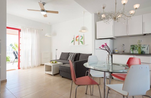 Sonnenland House | Very comfortable exclusive refurbished bungalow with parking, free wifi and swimming pool