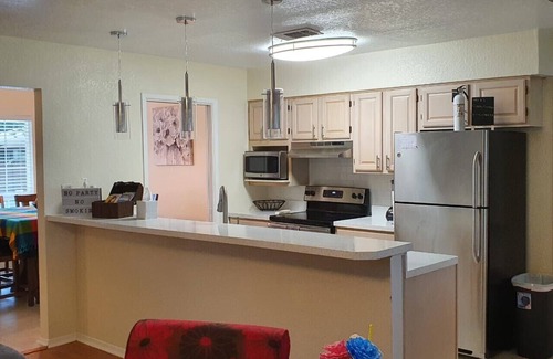 North San Antonio - SAT House | Very comfortable house (1900 sqft), near airport, 281 and 1604. 4b/2ba 8 guests