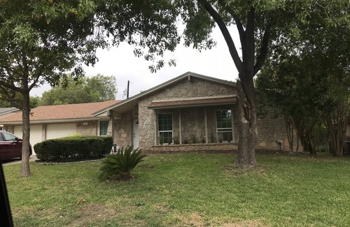 North San Antonio - SAT House | Very comfortable house (1900 sqft), near airport, 281 and 1604. 4b/2ba 8 guests