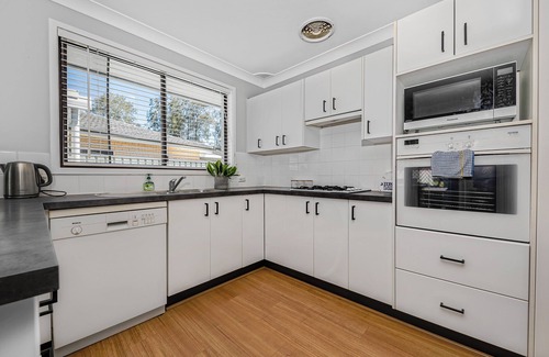 West Gosford House | Very convenient spot in Gosford/near M1HW, CBD, hospital, stadium, water view