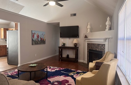 Southaven House | Very Convenient to Shopping and Restaurants. Easy access to Memphis and Tunica.