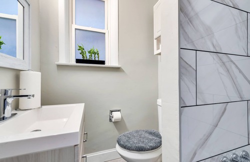 St. Louis Apartment | Very Cozy Spacious 3BR +Free Front Street Parking, Fast Wifi!