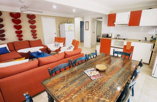 Buddina Apartment | Very Large 3BR Apartment by Kawana Beach ⛱️