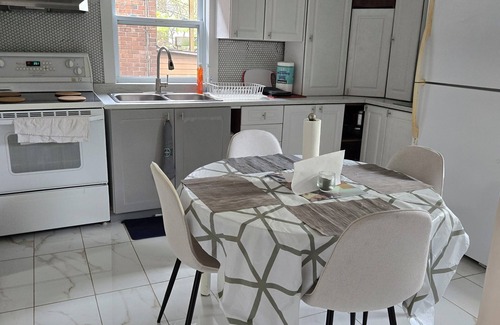 Cote-Saint-Paul Apartment | VERY LARGE, COMFORTABLE 4-BEDROOM APARTMENT CLOSE TO THE METRO