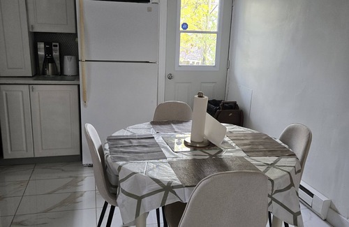 Cote-Saint-Paul Apartment | VERY LARGE, COMFORTABLE 4-BEDROOM APARTMENT CLOSE TO THE METRO