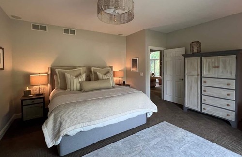 Middleton House | Very Luxurious and Secluded Home on 4 acres -