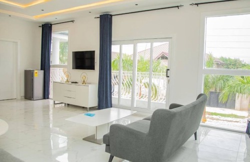 Sun City House | Very Luxurious and Serene suites, 10 minutes from Aburi Mountains & Gardens