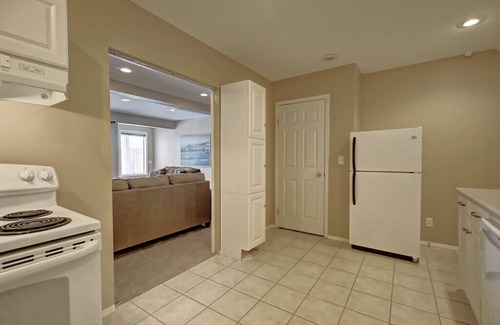 Citadel House | VERY MODERN AND COMFORTABLE, 5BEDS, 3BATHS, MINS TO A/PORT, DT