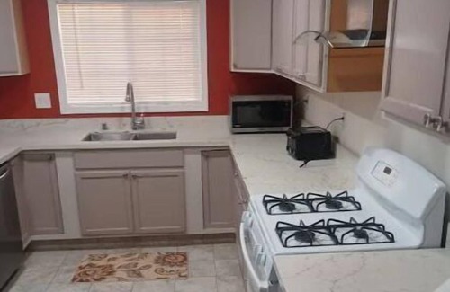 Lathrop House | Very nice and Private Charming.