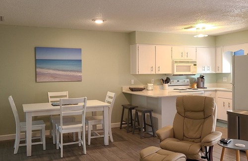 Englewood Condo | Very Nice, Clean Condo on Manasota Key! Close to Everything!