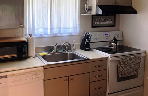 Diamondhead Condo | Very nice, comfortable 2Br/2Bath condo overlooking gorgeous pool Lanai Village
