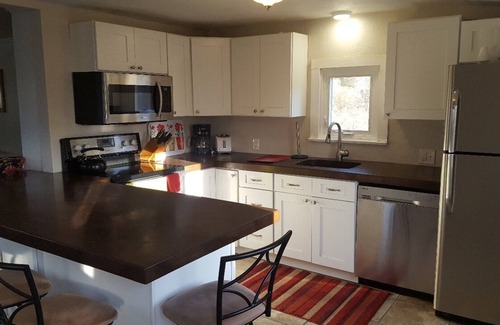 Watch Hill House | Very Nice Cottage 3 BR and 2 Bath walk to Watch Hill Beach