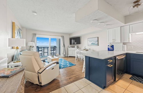 Crescent Beach Condo | Very nice getaway! 15% off 3-7 nights thru Dec. Oceanfront 1 bedroom 2 bath.