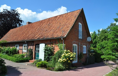 Neu Bleckede House | Very nice, restored timbered house with private garden and wooden sauna