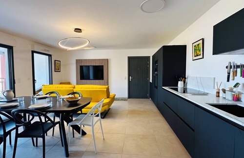 Le Ricanto Apartment | Very nice sea-view apartment with covered terrace and private parking.