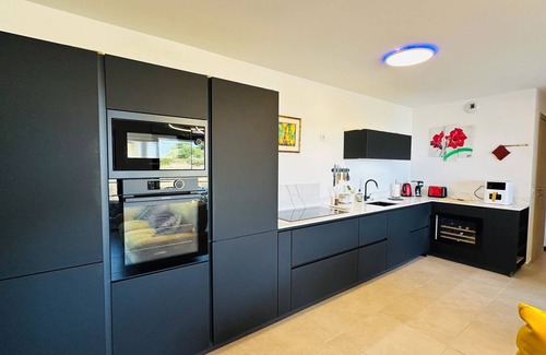 Le Ricanto Apartment | Very nice sea-view apartment with covered terrace and private parking.