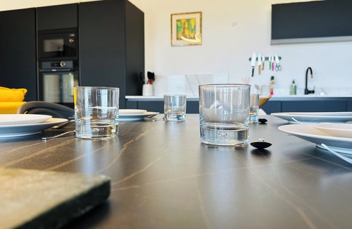 Le Ricanto Apartment | Very nice sea-view apartment with covered terrace and private parking.
