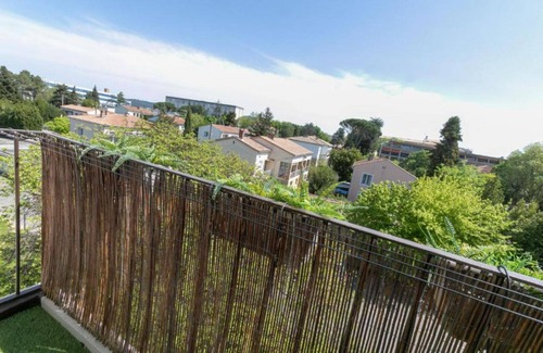 Bagnols-sur-Ceze Apartment | Very nice, secure, refurbished apartment close to all amenities