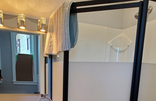 Merritt House | Very Nice, Super Clean, Downtown Hotel Room & Kitchenette