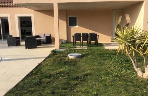 Aureille Villa | very pretty contemporary villa with pool located in Aureille in the alpilles, close to the center on foot. sleeps 4.