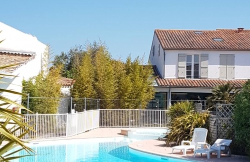La Couarde-sur-Mer Apartment | Very pretty DUPLEX*Ile de Ré, pool view, next to beach La Couarde.