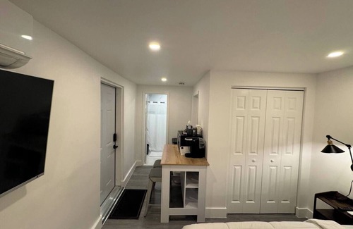 North Miami Beach House | Very private & comfortable suite