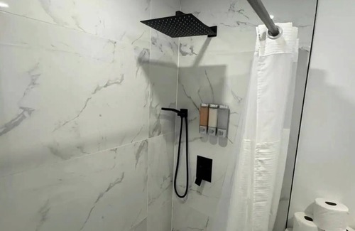 North Miami Beach House | Very private & comfortable suite