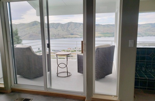 Chelan House | Very Private custom home with pool and amazing 180 degree views, 3 miles to town