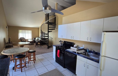 Simi Valley House | Very Private Guesthouse + Loft for 8 on a Very Private woodedn3 acr Gated Estate