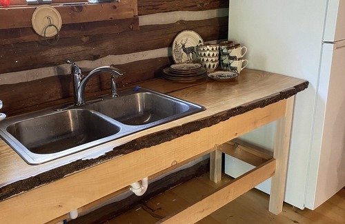 Bernhards Bay Cabin | Very private log cabin nestled in the woods to unwind & unplug.