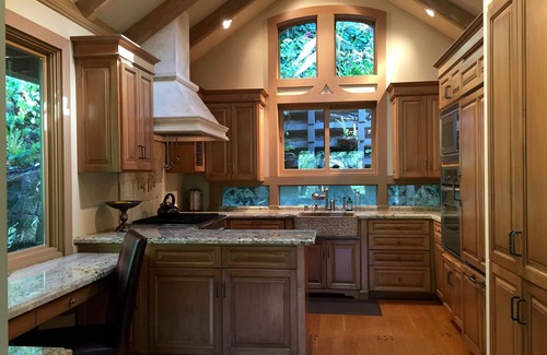 Fairfax Cottage | Very Private Romantic, Hikers, Bikers, Walk to town