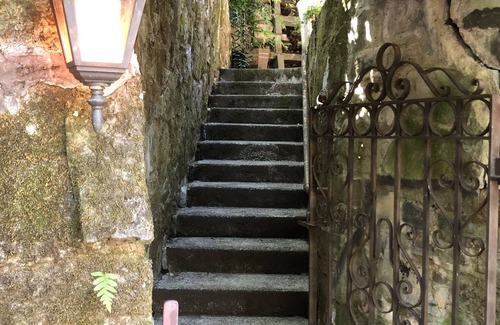 Fairfax Cottage | Very Private Romantic, Hikers, Bikers, Walk to town