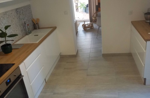 Les Platanes House | Very quiet family home a stone's throw from the town center.
