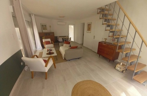 Les Platanes House | Very quiet family home a stone's throw from the town center.