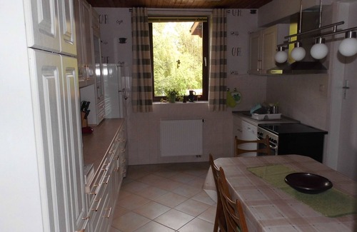 Kleinmeinsdorf Apartment | Very quiet location on the outskirts with very good facilities. Very family friendly.