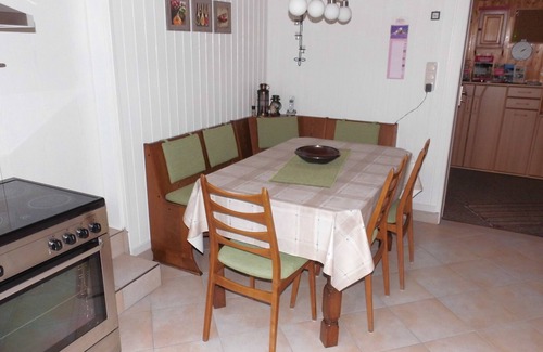 Kleinmeinsdorf Apartment | Very quiet location on the outskirts with very good facilities. Very family friendly.
