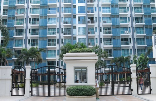 Pasay Condo | Very quiet place close to shops, restaurants, casino and international airports
